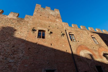Stiozzi Ridolfi Sarayı. Certaldo Alto antik kentinde ortaçağ sarayı. Şair Giovanni Boccaccio 'nun yaşadığı kasaba. Floransa, Toskana, İtalya, Avrupa