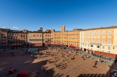 Piazza del Campo, Torre del Mangia 'dan (Mangia Kulesi) Siena' nın ana şehir meydanı. Toskana, İtalya, Avrupa