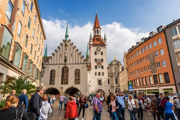 Мюнхен Германия Сентября 2018 Года Туристы Местные Жители Прогуливаются Мариенплац — стоковое фото