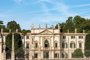 ARBIZANO DI NEGRAR, VERONA, ITALY - 29 AUG 2014: Villa Mosconi Bertani Villa Novare olarak da bilinir. Neo-klasik tarzda Venedik villası, XVII Century. Verona Eyaleti, İtalya, Avrupa