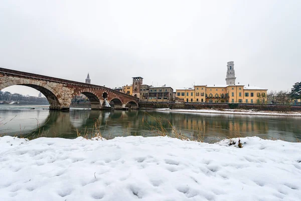 Verona Antiga Ponte Pietra Ponte Pedra Século Rio Adige Inverno — Fotografia de Stock