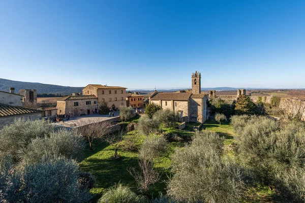 Monteriggioni Nin Ortaçağ Köyü Santa Maria Assunta Kilisesi Yüzyıl Çevreleyen — Stok fotoğraf