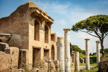Ostia Antica Arkeoloji Alanı 'ndaki antik Roma binaları. Koloni M.Ö. 7. yüzyılda kuruldu. Roma yakınlarında, UNESCO dünya mirası alanı. Latium, İtalya, Avrupa