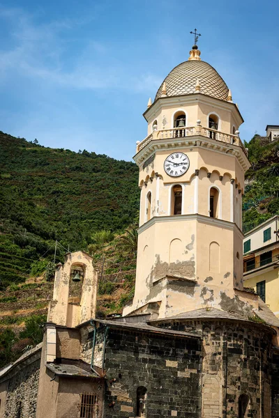 Het Dorp Vernazza Kerk Van Santa Margherita Antiochia Xvii Eeuw — Stockfoto