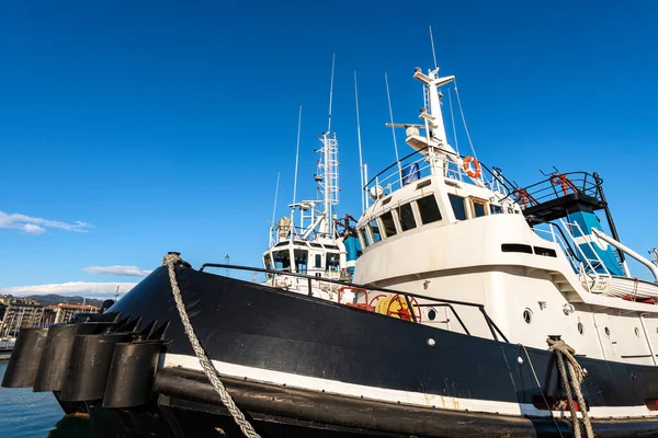 Två Bogserbåtar Förtöjda Hamnen Spezia Bundna Med Hawsers Till Kajen — Stockfoto