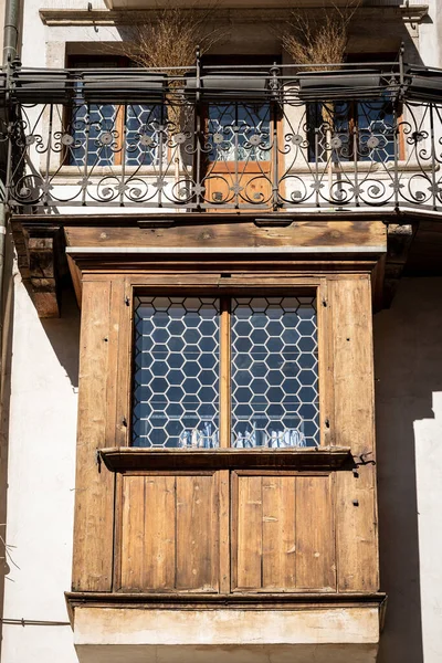 Antichi Balconi Legno Ferro Battuto Nel Centro Trento Trentino Alto — Foto Stock