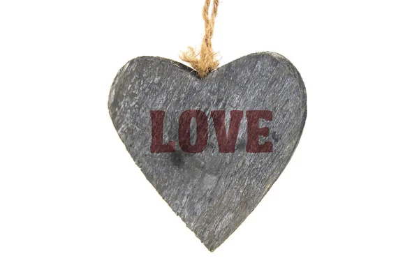 Ізольоване дерев'яне серце зі словом Любов — стокове фото