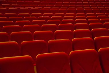 İnsanlar olmadan film tiyatro oturma sıraları