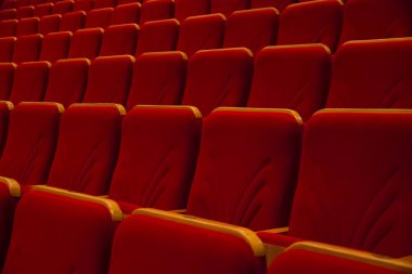 Konser Salonu boş kırmızı koltuk