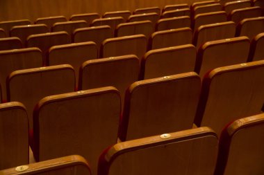 Sandalye konser salonu numaraları ile