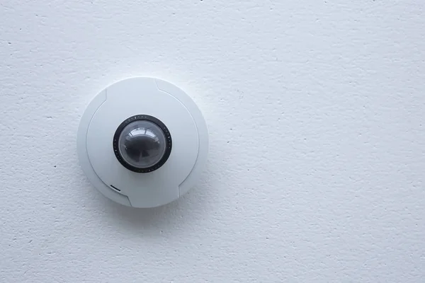 Telecamera digitale di sicurezza CCTV sul soffitto — Foto Stock