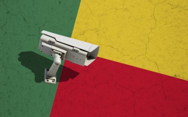 Cctv güvenlik kamerası ile duvar Benin bayrağı