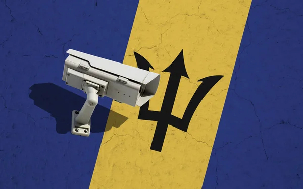 Bandera de Barbados en la pared con cámara de seguridad CCTV — Foto de Stock