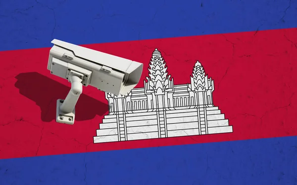 Cámara CCTV en el fondo de la bandera de Camboya pintada en la pared — Foto de Stock