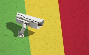 CCTV güvenlik kamera duvar boyalı Mali bayrağı arka plan ile. Komşuları ile kavram politik ilişkiler