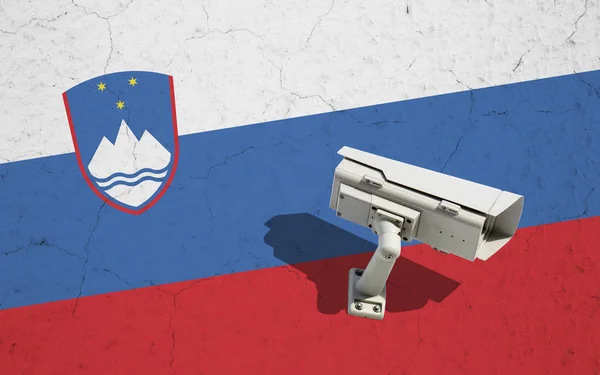 Street video camera on a cracked wall with the flag of Slovenia — Stock Photo, Image