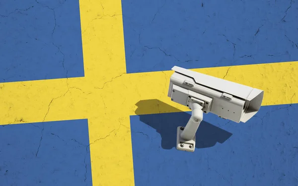 Cámara CCTV en bandera de Suecia — Foto de Stock