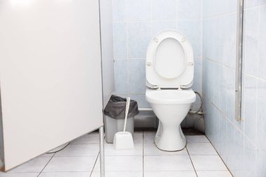 Erkek kadın tuvalette kamu Binası
