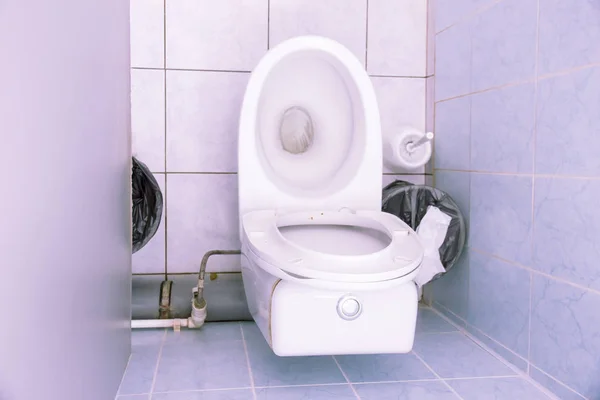 Mens womens restroom in public building — Stock Photo, Image