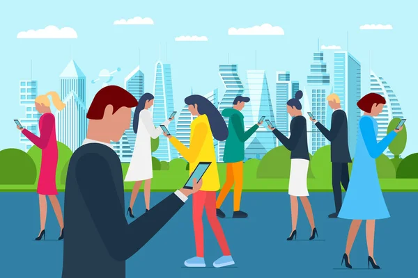 Kalabalık erkekler ve kadınlar akıllı telefonlar kullanarak gelecekteki şehir parkında yürüyorlar. Sosyal ağ bağımlılığı kavramı. Parkland 'da mobil cihazlar tutan Millenial Etki Grubu. Vektör illüstrasyonu