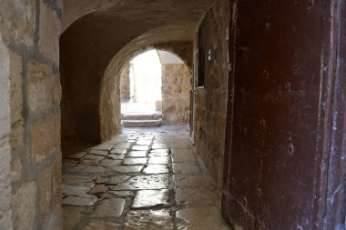 bir eski Kudüs şehri, antik bir avluda kemer giriş