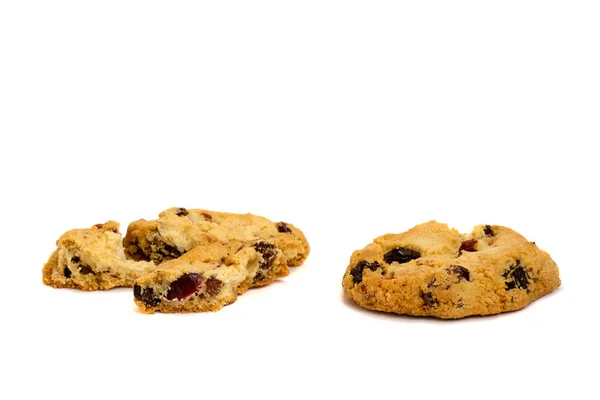 Two cookies with raisins broken into pieces. — Stock Photo, Image