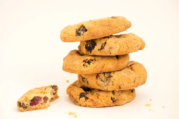 Cookies with raisins folded pile on a white background — Stock Photo, Image