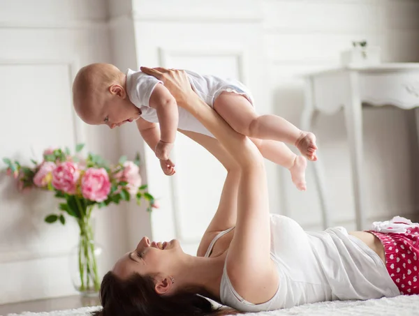 Young mother playing with her baby. — Stock Photo, Image