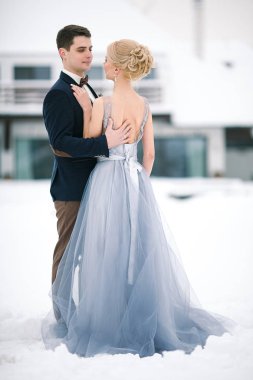 Kış Düğün açık havada kar arka plan üzerinde. Yakın çekim.