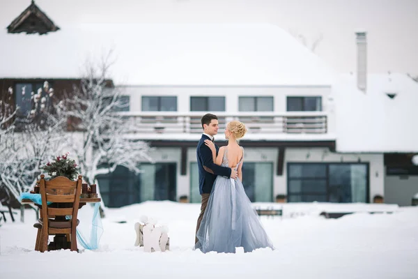 Winter wedding outdoors on background of snow-covered house. — Stock Photo, Image