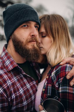 Bir kaç içinde gömlek açık portresi.