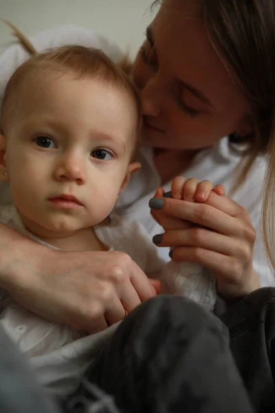 Porträt Mutter mit ihrer Tochter. — Stockfoto