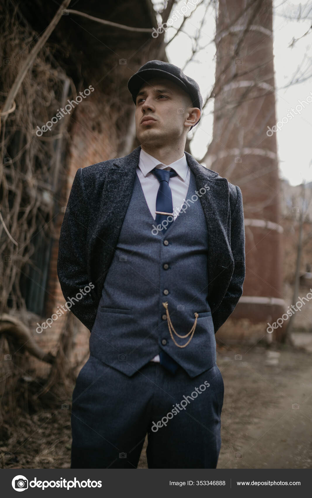 parti Altid Genre Mand Poserer Billedet Engelsk Retro Gangster 1920 'Erne Klædt Peaky —  Stock-foto © stasia04 #353346888