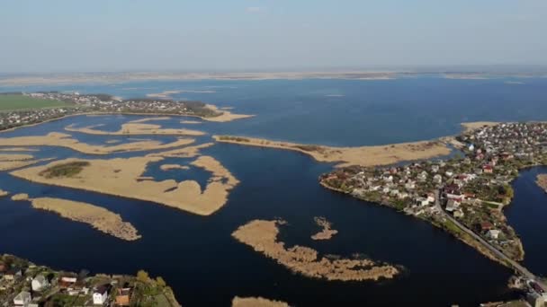 Bird Eye Uitzicht Het Dorp Straten Wegen Eilanden Rivierdelta Skyline — Stockvideo