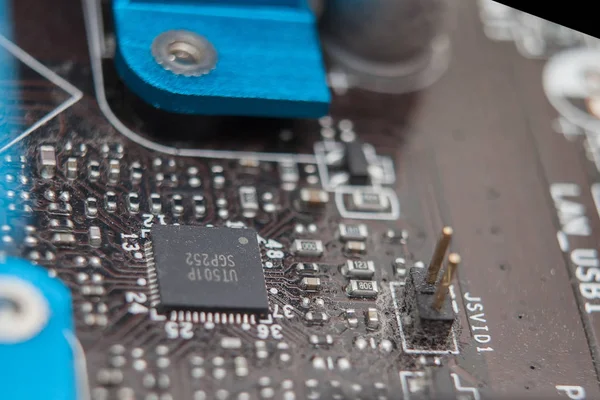 Επισκευή motherboard, τσιπ, closeup, σκόνης, υπηρεσίες — Φωτογραφία Αρχείου