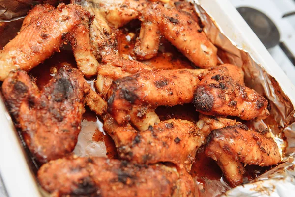 Chicken wings baked in foil in honey sauce — Stock Photo, Image