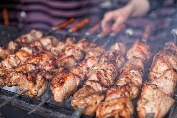 Barbecue, shish kebab, viande grillée — Photo