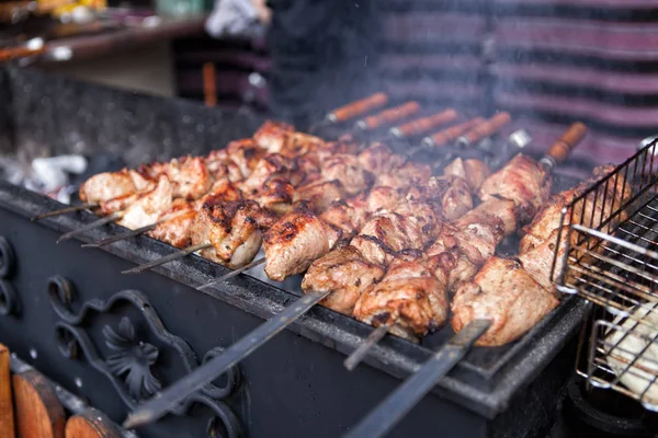 Barbacoa, shish kebab, carne a la parrilla —  Fotos de Stock