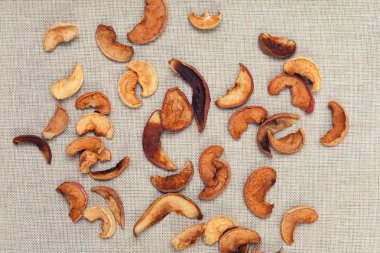 Kurutulmuş meyveler, elma, armut, gri bir arka plan duvar kağıdı,