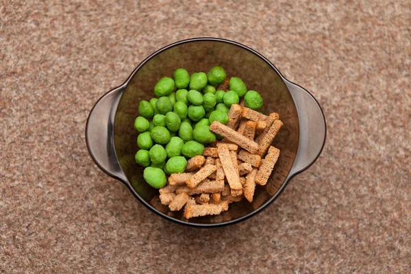 Snack bira, tuzlu Peksimet, wasabi ile fındık