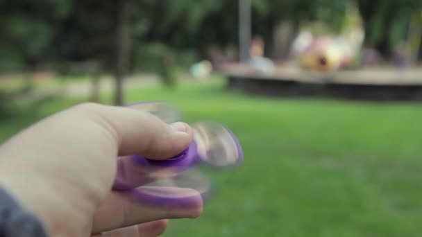 Toy spinner in hand, shot close-up. — Stock Video