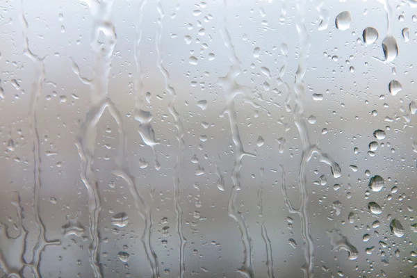 Regen druppels op het glas. Druppels water op het glas. Rechtenvrije Stockfoto's