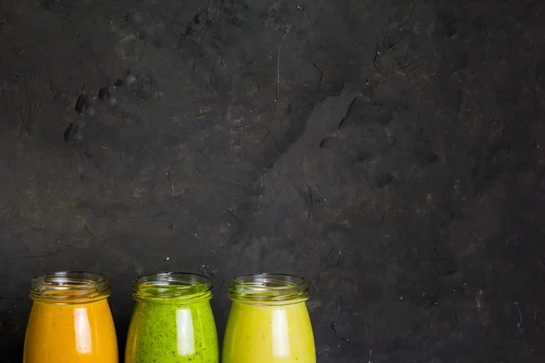 Zdrowe, kolorowe owoce smoothie zestaw — Zdjęcie stockowe