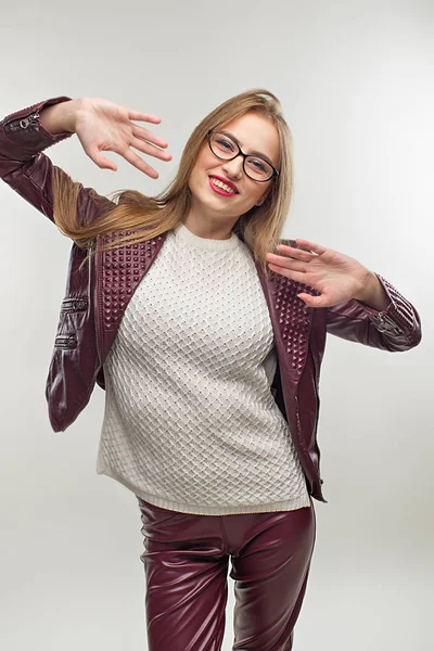 Student girl in glasses and stylish  spring casual clothing. Gir — Stock Photo, Image
