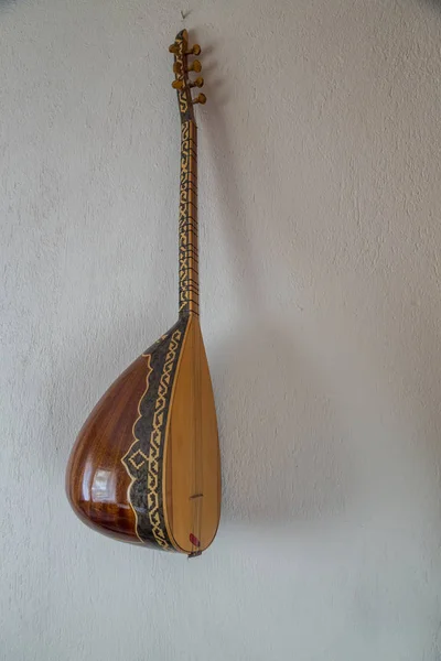 壁に Baglama (トルコの楽器) — ストック写真