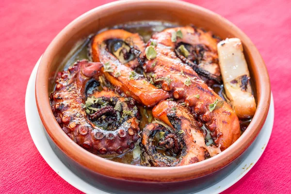 Octopus grilled with spices of black pepper, oregano with olive oil — Stock Photo, Image