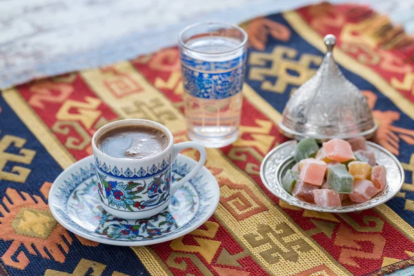 Turkish coffee with glass of water and turkish delights on traditional table — Stock Photo, Image