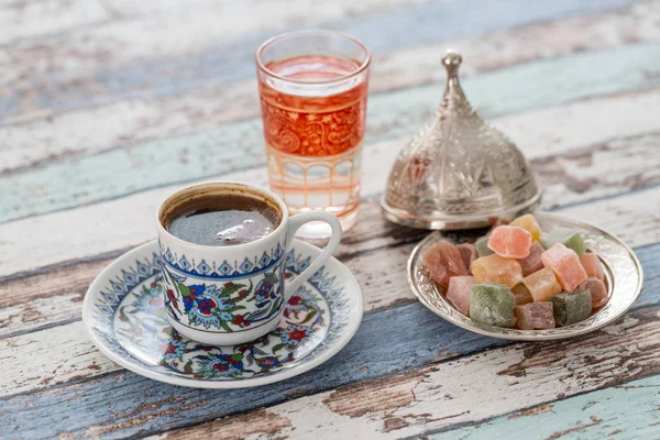 Turkish coffee in traditional cup with glass of water and turkish delights — Stock Photo, Image