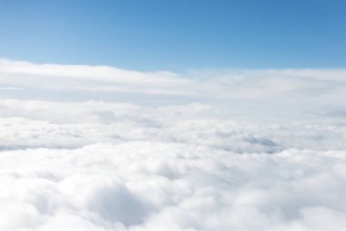 Gökyüzü arkaplanındaki bulutlar