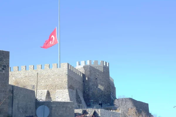 Turkish flag on erzurum castle in Erzurum, Turkey — Stock Photo, Image